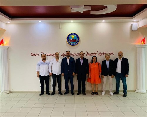 Hendekspor Başkanı Murat KAYA ve Yönetim Kurulu, Kaymakamımız Halil İbrahim ACIR’ı Makamında Ziyaret Etti