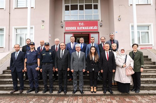 Valimiz Sayın Rahmi DOĞAN, Kaymakamımız Sayın Halil İbrahim ACIR'ı ve Hendek Belediye Başkanı Sayın İrfan PÜSKÜLLÜ'yü ziyaret etti.