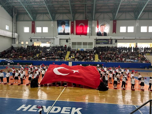 29 Ekim Cumhuriyet Bayramı’nın 101. Yıl Dönümü  Hendek Kapalı Spor Salonunda Düzenlenen Etkinliklerle Kutlandı